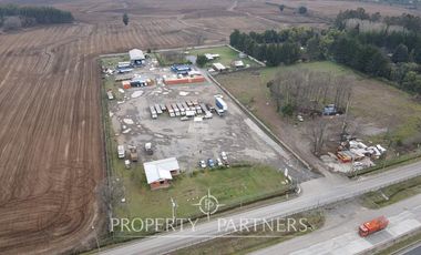 Se arrienda terreno comercial con servicentro y oficina ubicado en Lautaro de 4.200 m2 aprox. a orilla de carretera 5 sur