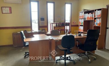 Se arrienda terreno comercial con servicentro y oficina ubicado en Lautaro de 4.200 m2 aprox. a orilla de carretera 5 sur