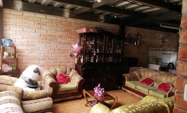 CASA EN VENTA UBICADA EN IBARRA, CON HERMOSA VISTA A LA LAGUNA