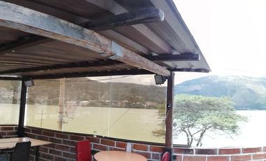 CASA EN VENTA UBICADA EN IBARRA, CON HERMOSA VISTA A LA LAGUNA