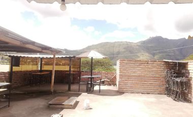 CASA EN VENTA UBICADA EN IBARRA, CON HERMOSA VISTA A LA LAGUNA