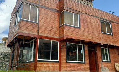 CASA EN VENTA UBICADA EN IBARRA, CON HERMOSA VISTA A LA LAGUNA