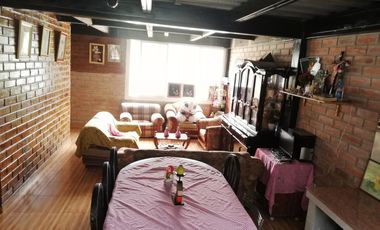 CASA EN VENTA UBICADA EN IBARRA, CON HERMOSA VISTA A LA LAGUNA