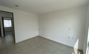 casa en renta toluca, zona aeropuerto, dentro de fraccionamiento con casa club y alberca.