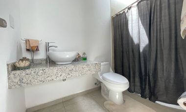 casa en renta toluca, zona aeropuerto, dentro de fraccionamiento con casa club y alberca.