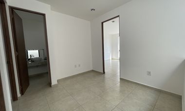 casa en renta toluca, zona aeropuerto, dentro de fraccionamiento con casa club y alberca.
