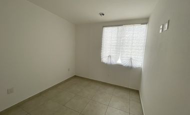 casa en renta toluca, zona aeropuerto, dentro de fraccionamiento con casa club y alberca.