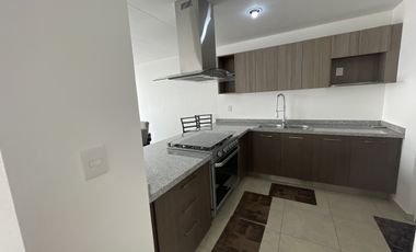 casa en renta toluca, zona aeropuerto, dentro de fraccionamiento con casa club y alberca.