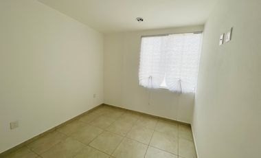 casa en renta toluca, zona aeropuerto, dentro de fraccionamiento con casa club y alberca.