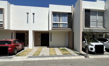 casa en renta toluca, zona aeropuerto, dentro de fraccionamiento con casa club y alberca.