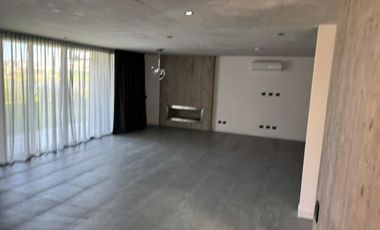Casa al lago en el  Barrio Costas, Puertos / Escobar