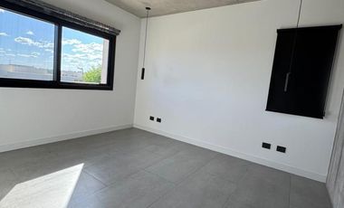 Casa al lago en el  Barrio Costas, Puertos / Escobar