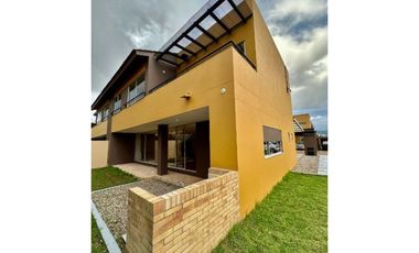 CASA EN VILLA LOS PINOS EN VENTA, CAJICA