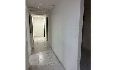 Amplio local en primer piso y dos niveles para oficinas en ARRIENDO
