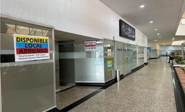 Amplio local en primer piso y dos niveles para oficinas en ARRIENDO