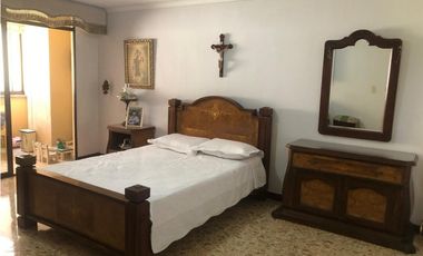 VENTA  AMPLIO APARTAMENTO LAURELES SANTA TERESITA EXCELENTE UBICACIÓN
