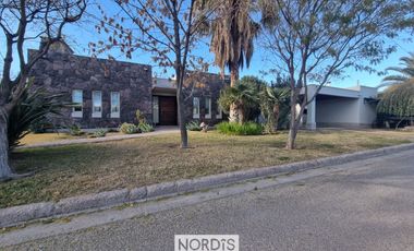 Club de Campo Mendoza 3 dormitorios 374 m2