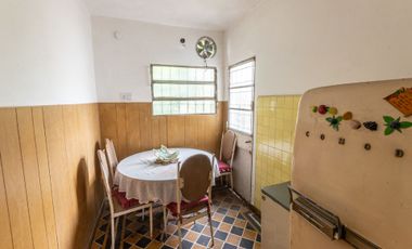 VENTA CASA 3 AMBIENTES CON FONDO REMEDIOS ESCALADA