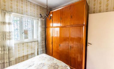 VENTA CASA 3 AMBIENTES CON FONDO REMEDIOS ESCALADA