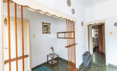 VENTA CASA 3 AMBIENTES CON FONDO REMEDIOS ESCALADA