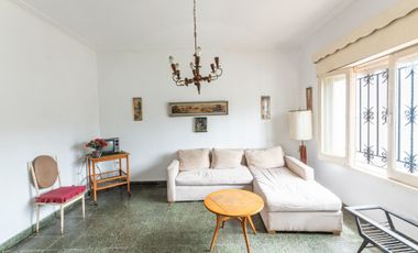 VENTA CASA 3 AMBIENTES CON FONDO REMEDIOS ESCALADA