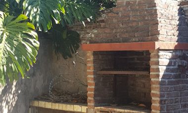 VENTA CASA 3 AMBIENTES CON FONDO REMEDIOS ESCALADA