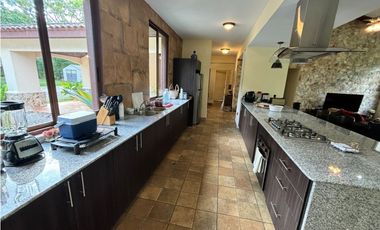 PENONOME / CASA DE CAMPO / 4046 M2 / AMOBLADA / VISTA AL RIO ZARATI