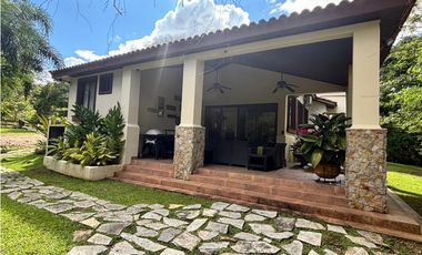 PENONOME / CASA DE CAMPO / 4046 M2 / AMOBLADA / VISTA AL RIO ZARATI