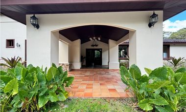 PENONOME / CASA DE CAMPO / 4046 M2 / AMOBLADA / VISTA AL RIO ZARATI