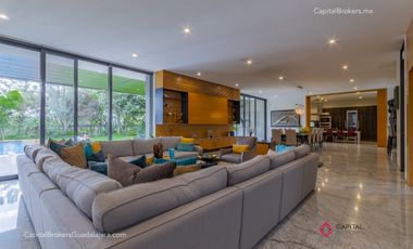 Espectacular Casa de Lujo con Alberca en Bugambilias en Venta