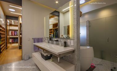Espectacular Casa de Lujo con Alberca en Bugambilias en Venta
