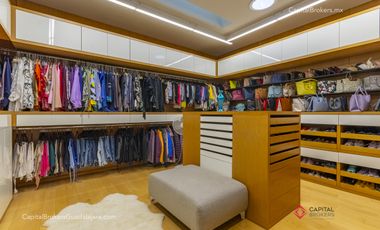 Espectacular Casa de Lujo con Alberca en Bugambilias en Venta