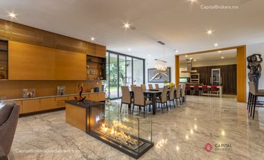 Espectacular Casa de Lujo con Alberca en Bugambilias en Venta