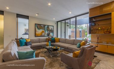 Espectacular Casa de Lujo con Alberca en Bugambilias en Venta