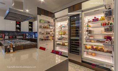 Espectacular Casa de Lujo con Alberca en Bugambilias en Venta