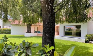 VENTA Hermosa casa diseño Legorreta, Club de Golf Los Encinos, Lerma Edo de Mex