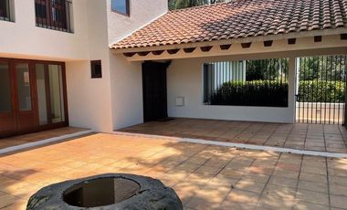 VENTA Hermosa casa diseño Legorreta, Club de Golf Los Encinos, Lerma Edo de Mex