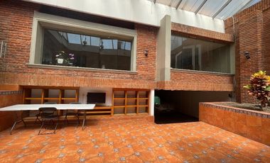 Venta Casa en Tecamachalco con amplios espacios y muy iluminada