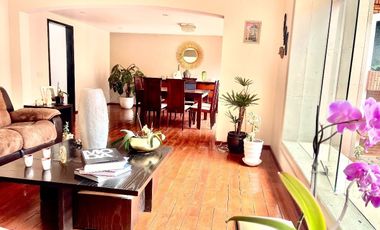 Venta Casa en Tecamachalco con amplios espacios y muy iluminada