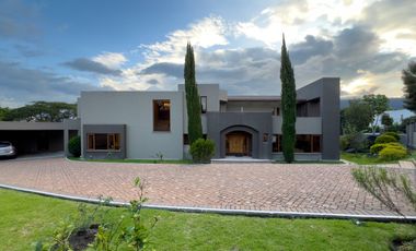 I3 CASA DE LUJO DE VENTA EN CUMBAYA