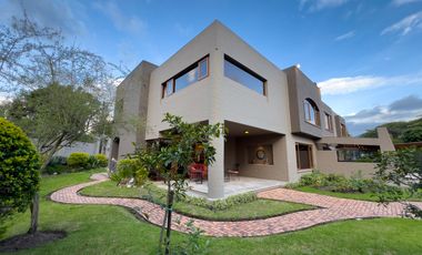I3 CASA DE LUJO DE VENTA EN CUMBAYA