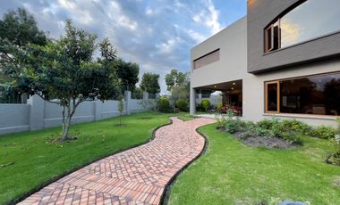 I3 CASA DE LUJO DE VENTA EN CUMBAYA