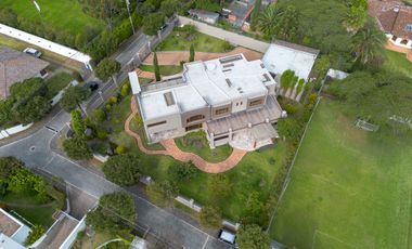 I3 CASA DE LUJO DE VENTA EN CUMBAYA