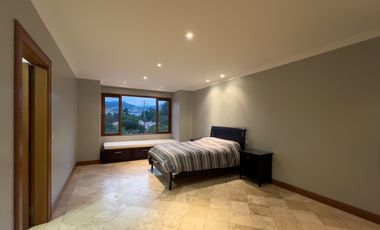 I3 CASA DE LUJO DE VENTA EN CUMBAYA