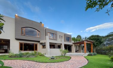 I3 CASA DE LUJO DE VENTA EN CUMBAYA
