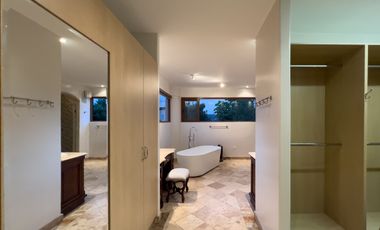 I3 CASA DE LUJO DE VENTA EN CUMBAYA