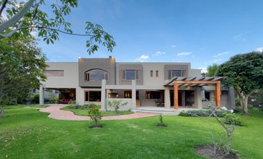 I3 CASA DE LUJO DE VENTA EN CUMBAYA