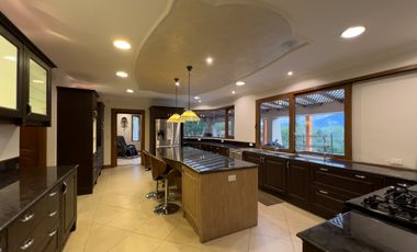 I3 CASA DE LUJO DE VENTA EN CUMBAYA