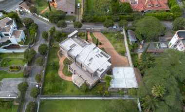 I3 CASA DE LUJO DE VENTA EN CUMBAYA