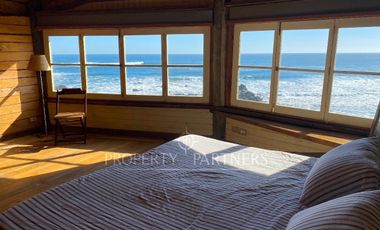 Pichilemu, Original Casa en Primera Línea en Playa Infiernillo